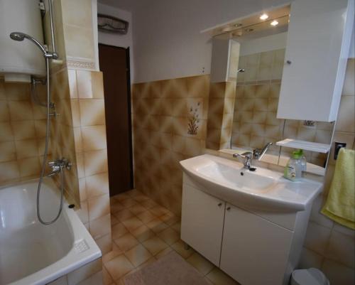 Apartments with a parking space Pula - 15757 - image 3