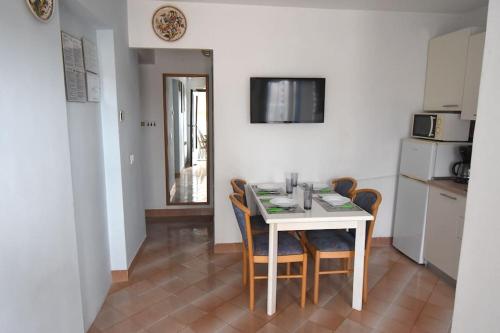 Apartments with a parking space Pula - 15757 - image 14
