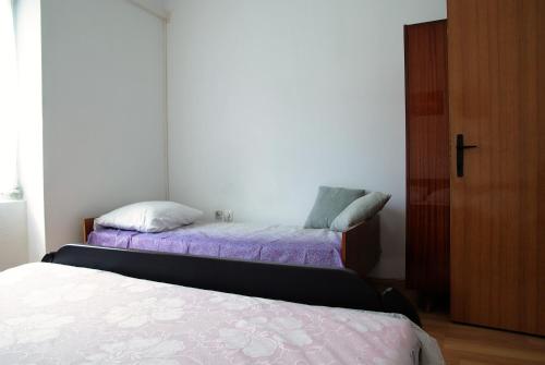 One-Bedroom Apartment with Balcony and Sea View image 5