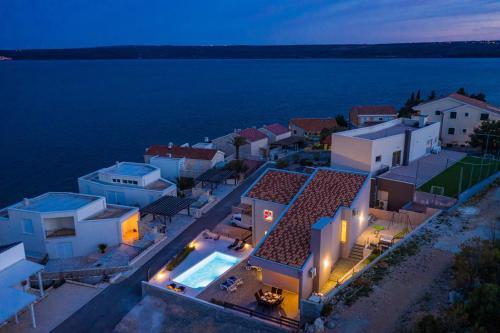 Seaside luxury villa with a swimming pool Posedarje, Novigrad - 15961 - Accommodation - Posedarje