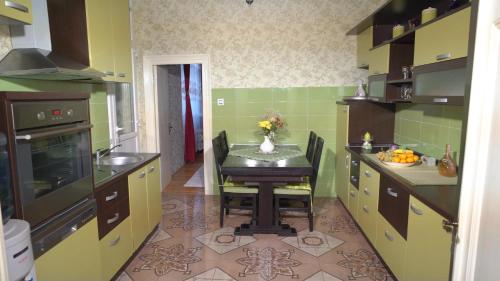 Apartments with WiFi Pula - 15986 - image 4