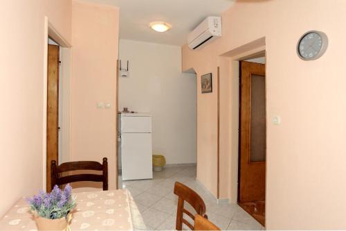 Two-Bedroom Apartment with Terrace image 8