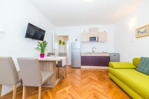 Apartments with WiFi Split - 16033 - image 8