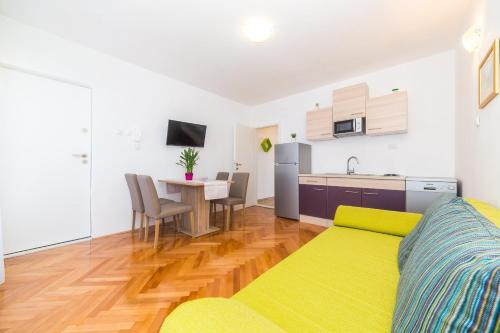 Apartments with WiFi Split - 16033 - image 9