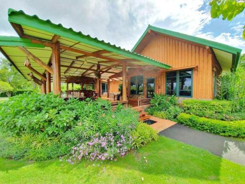 ทิพย์วาริน รีสอร์ท เขาใหญ่ Room Type - Quadruple Room with Mountain View