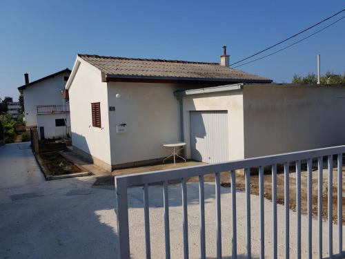 Apartments with a parking space Kastel Stafilic Kastela - 16086 - image 2