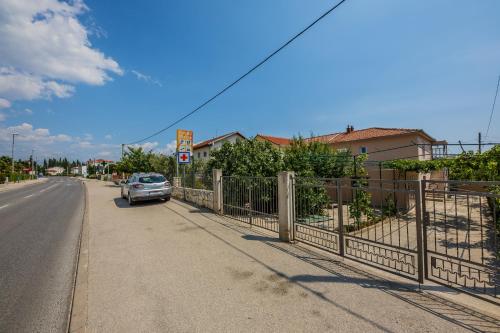 Apartments with a parking space Kastel Stari Kastela - 16087 - image 3