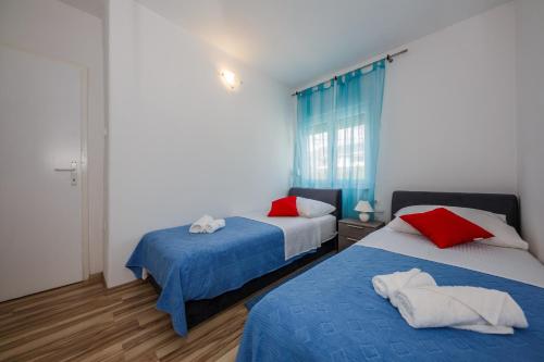 Apartments with a parking space Kastel Stari Kastela - 16087 - image 7