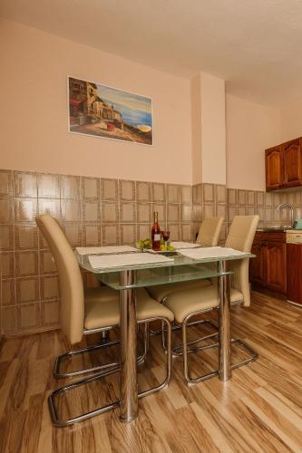 Apartments with a parking space Kastel Stari Kastela - 16087 - image 11