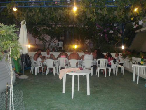 Apartments by the sea Podstrana Split - 16074 - image 7