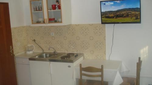 Apartments by the sea Podstrana Split - 16074 - image 12