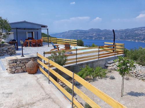 Apartments with a swimming pool Zrnovo Korcula - 16116 - image 3