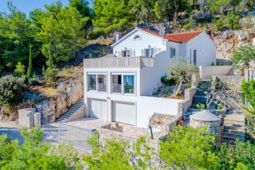  Apartments by the sea Bobovisca na Moru, Brac - 16118 in Ložišće
