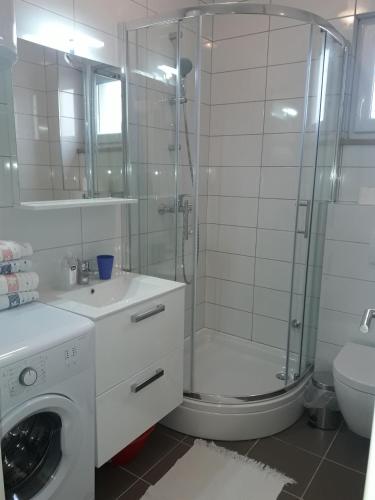 Two-Bedroom Apartment with Balcony and Sea View image 5