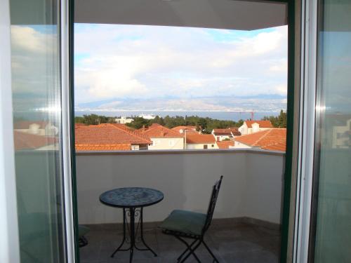 Two-Bedroom Apartment with Balcony and Sea View image 2
