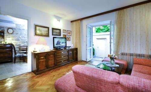 Four-Bedroom Holiday Home room in Seaside holiday house Baska Voda Makarska - 16138