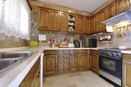 Four-Bedroom Holiday Home image 9