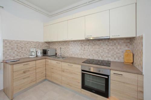 Apartment with Terrace image 5