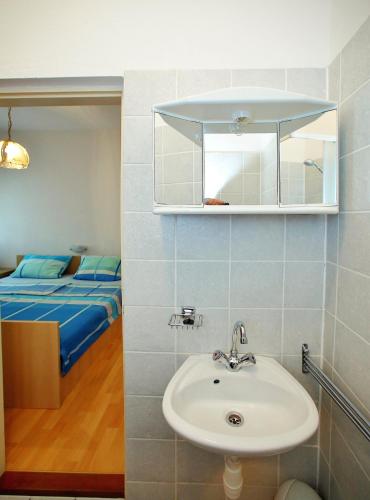 Apartment with Terrace image 9