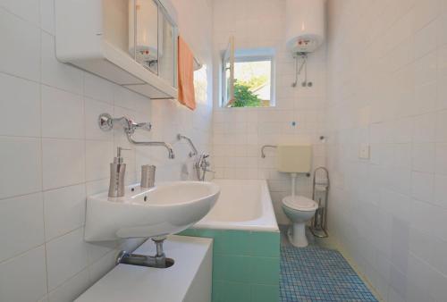 Apartments and rooms by the sea Podaca, Makarska - 16160