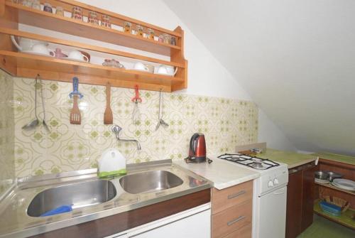 Apartments and rooms by the sea Podaca, Makarska - 16160
