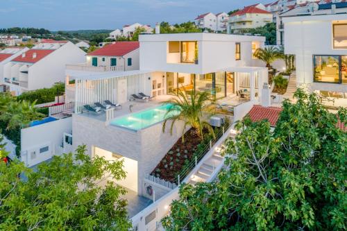 Seaside luxury villa with a swimming pool Sutivan, Brac - 16171 - Accommodation - Sutivan