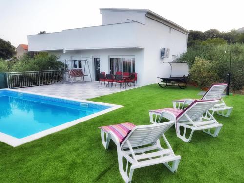 Family friendly house with a swimming pool Kastel Novi, Kastela - 16199 - Kastel Novi