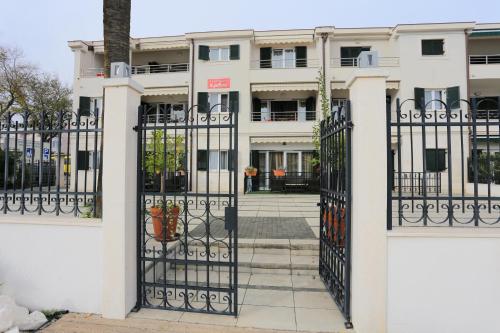 Apartments by the sea Trogir - 16210 - image 6