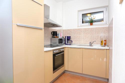 Apartments by the sea Trogir - 16210 - image 4