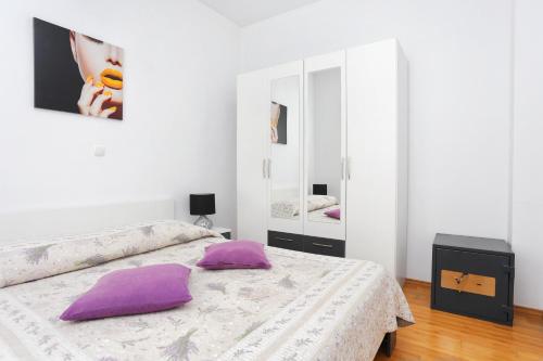 One-Bedroom Apartment with Terrace and Sea View image 10