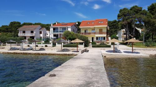 . Apartments by the sea Brgulje, Molat - 16217