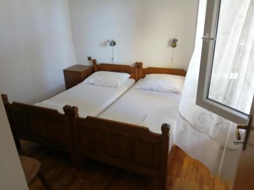 Apartments by the sea Cove Mulobedanj Pag - 16285 - image 11
