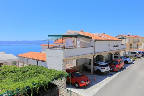  Apartments with a parking space Pisak, Omis - 16239 in Pisak