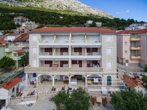 Apartments with a parking space Nemira, Omis - 15727