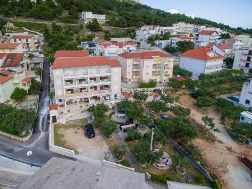  Apartments with a parking space Nemira, Omis - 15727 in Omiš
