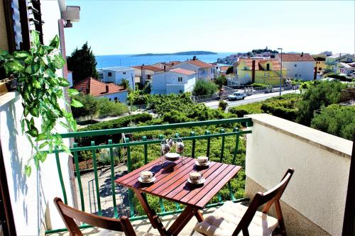 Apartments with a parking space Primosten - 15499 - image 2