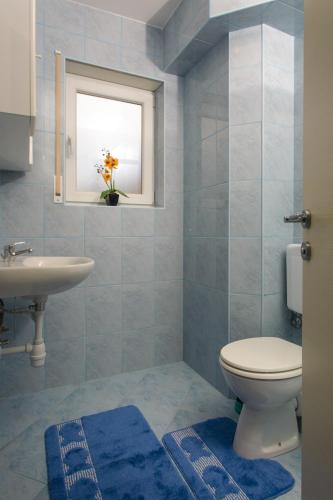 Apartments with a parking space Trogir - 15440 - image 6