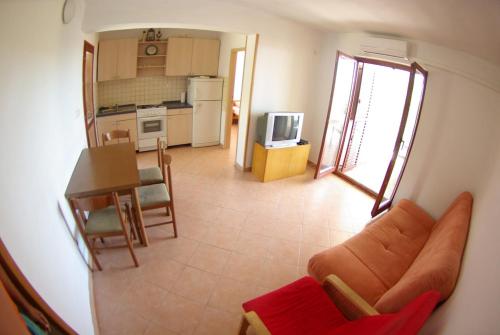 Apartments with a parking space Primosten - 15883 - image 11