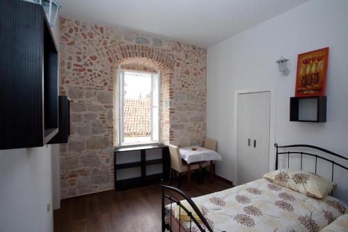 One-Bedroom Apartment image 7