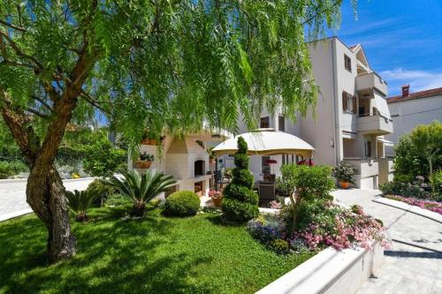 Apartments with a parking space Zadar - 15790 - image 9