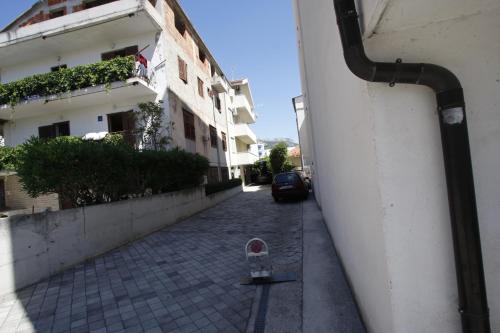 Apartments by the sea Makarska - 15840 - image 9
