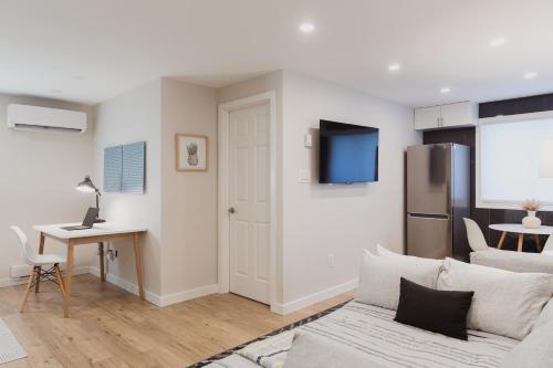 Facilities, Modern, Luxurious Apartment near Downtown Ottawa in Gloucester