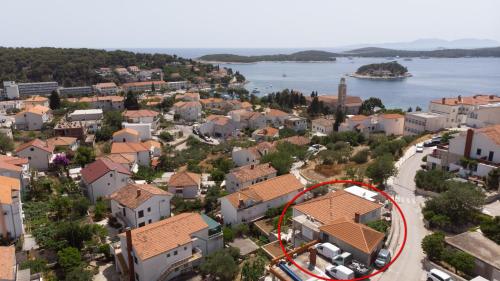 Apartments With A Parking Space Hvar - 15706