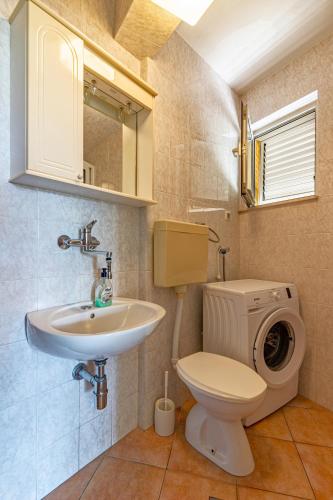 Apartments and rooms with parking space Hvar - 15706 - image 6