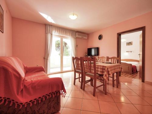 One-Bedroom Apartment with Terrace and Sea View image 2