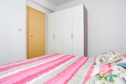 One-Bedroom Apartment with Terrace and Sea View image 10