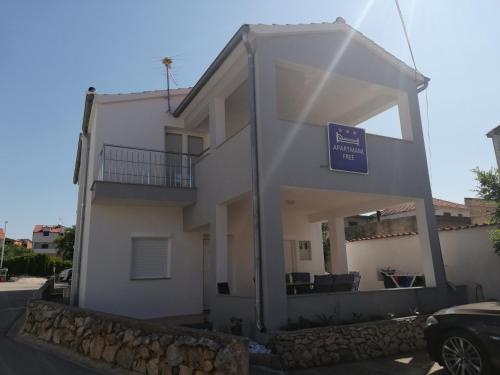Apartments with a parking space Tribunj Vodice - 16120 Tribunj