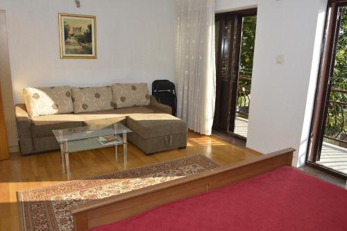 Two-Bedroom Apartment with Balcony and Sea View image 10