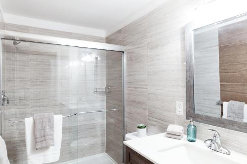 Bathroom, Modern, Luxurious Apartment near Downtown Ottawa in Gloucester