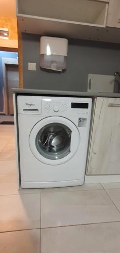 Bijou apartment - image 12